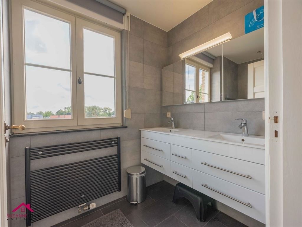 Landelijke villawoning met dubbele vrijstaande garage foto 44