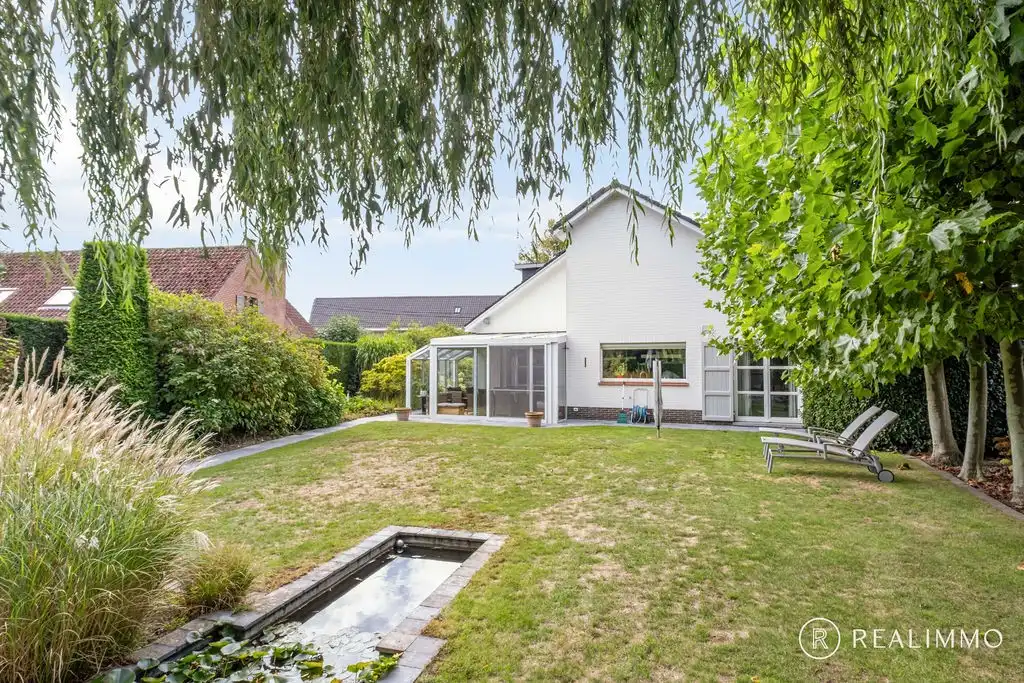 Ruime alleenstaande woning met prachtige tuin in Kooigem foto 16