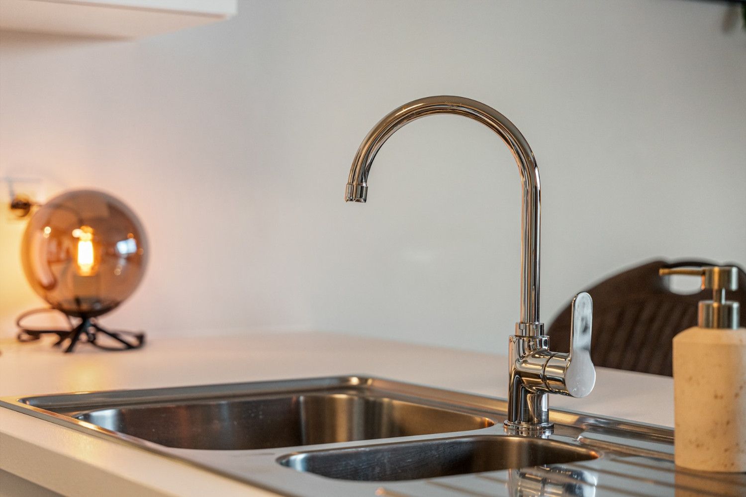 Modern en licht Duplexappartement met 3 slk berging en autostpl foto 5