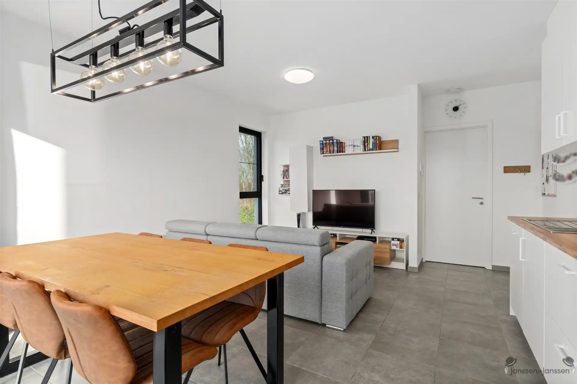 Volledig afgewerkt BEN appartement (2de verd.) met garage foto 6