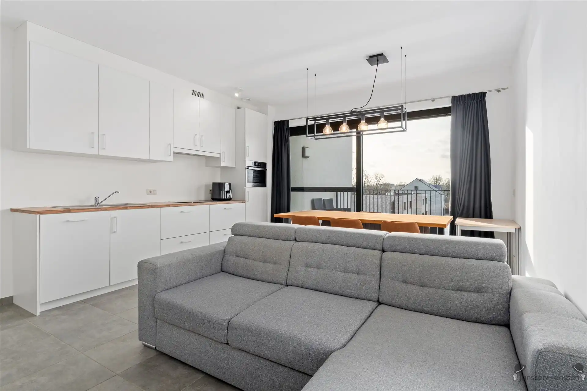 Volledig afgewerkt BEN appartement (2de verd.) met garage foto 6