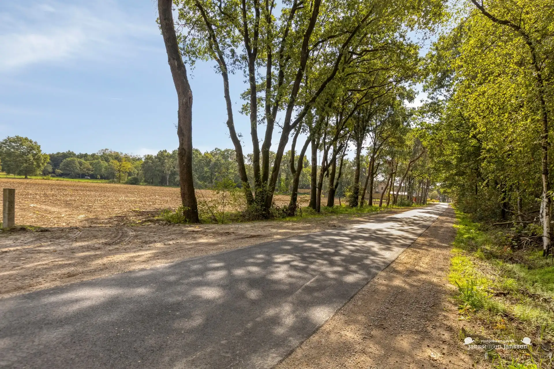 Uniek wonen op een riant perceel van 4.830 m² in Hechtel foto 2