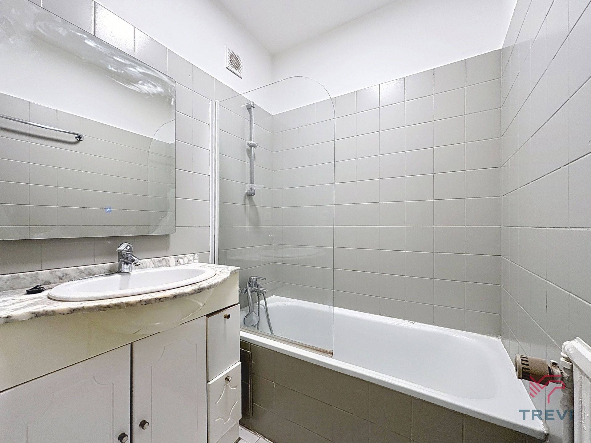 Pas gerenoveerd studio-appartement van 45m² foto 4