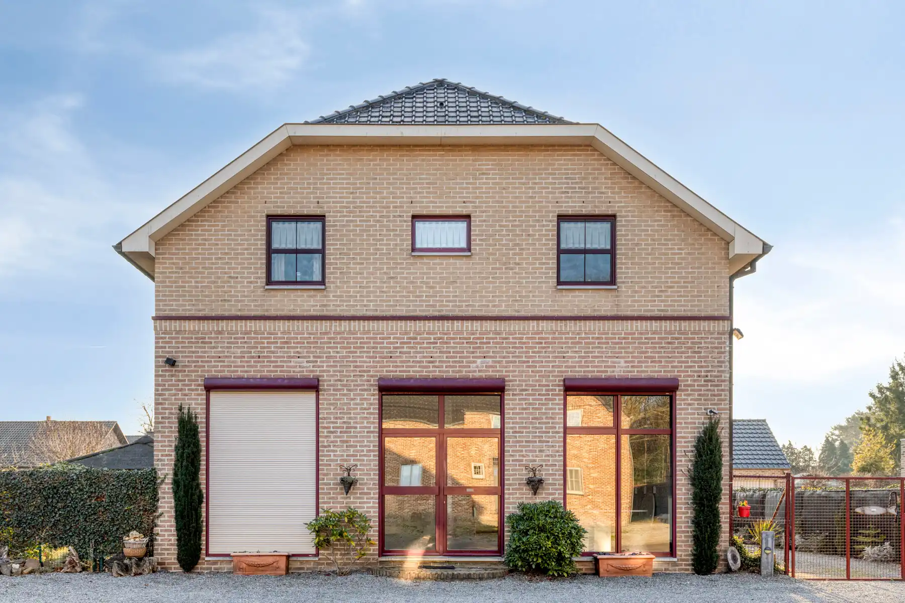 Prachtig alleenstaand 2-slaapkamer appartement met carport. foto 4