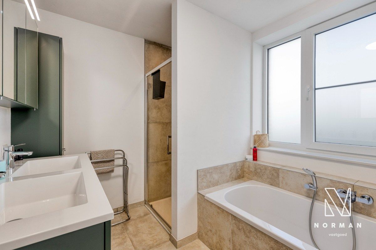 Recent gebouwde woning met 3 slaapkamers, landelijk uitzicht, garage en ruime tuin foto 14