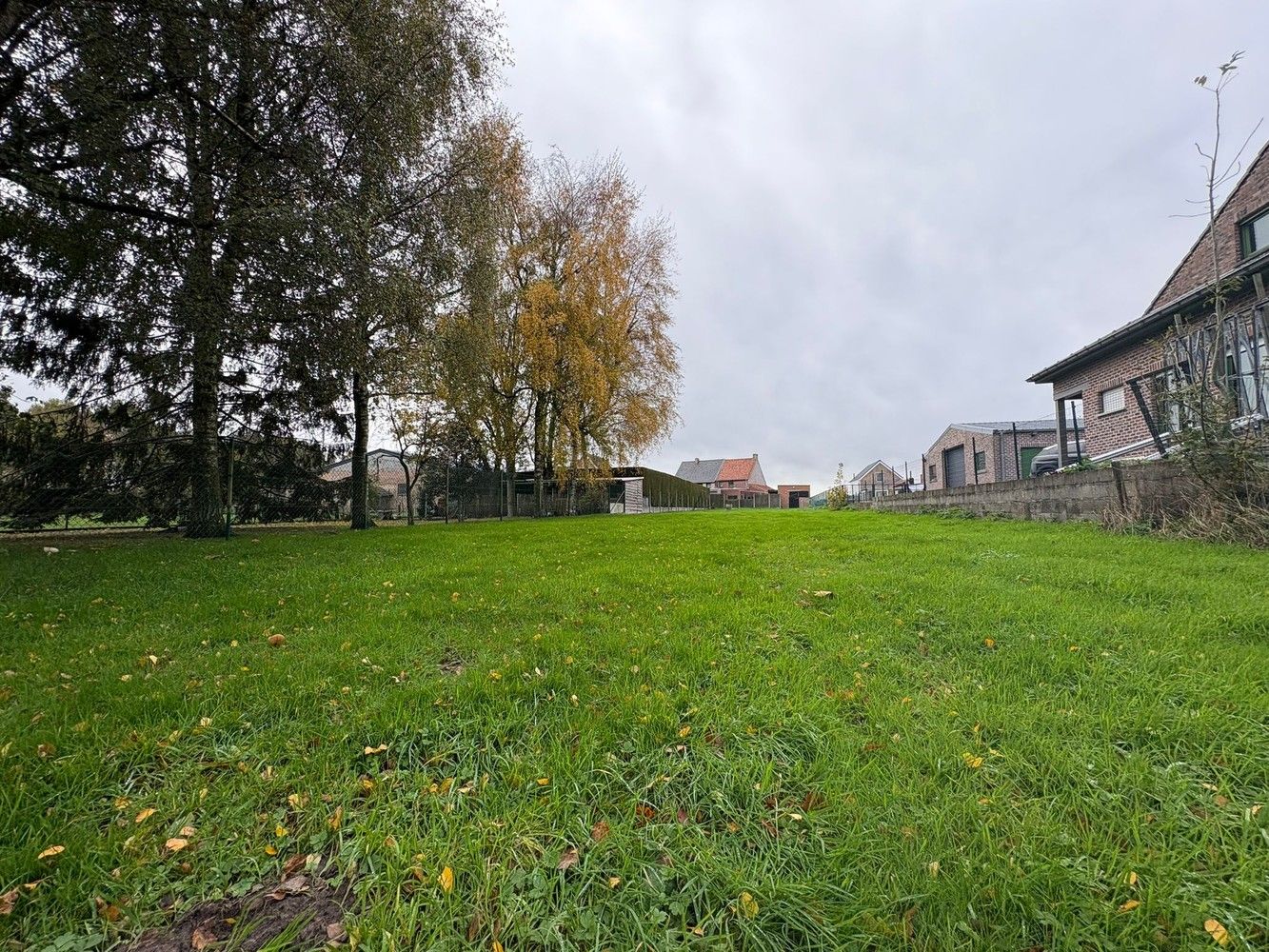 Centraal gelegen woning op perceel van ca. 1250m2! foto 2