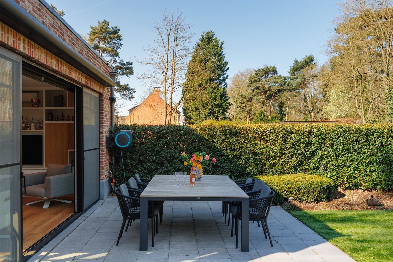 Eigentijdse luxe half open woning in een rustige setting foto 13