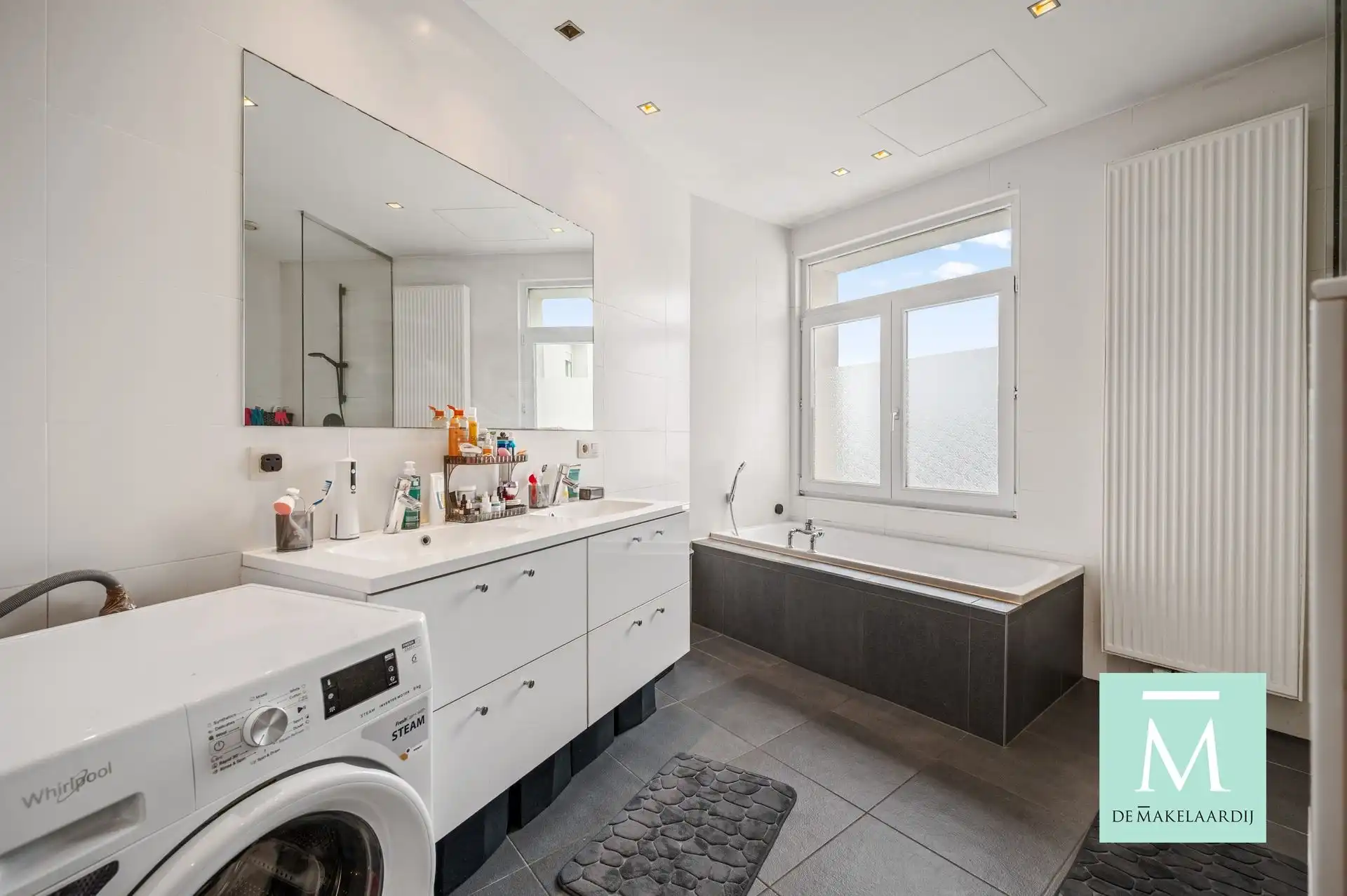 Ruim (110m²) en lichtrijk 2-slaapkamerappartement op strategische ligging! foto 11