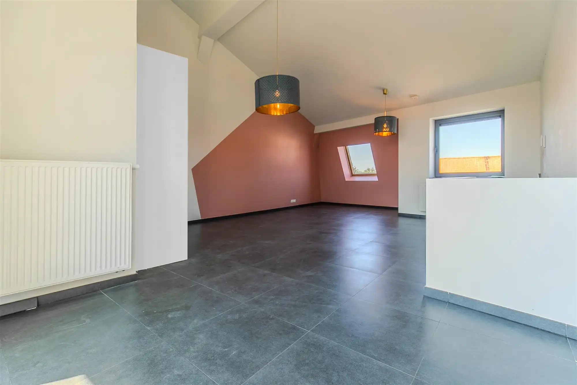 Cetraal gelegen modern appartement te Eernegem. foto 3