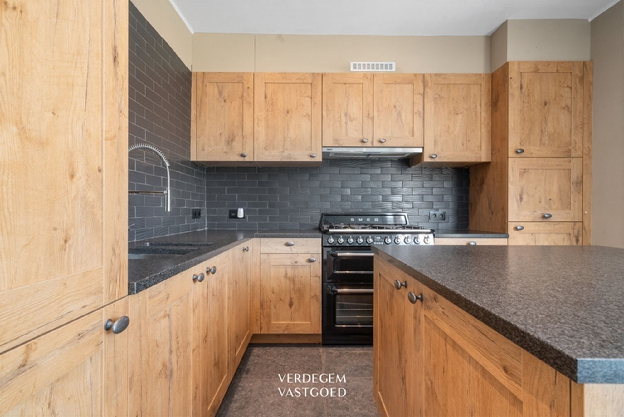 Verrassend leuke woning met kwalitatieve aanbouw, tuintje en 3 slaapkamers foto 6