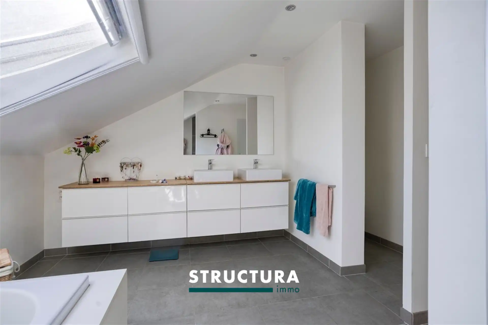 Ruime, volledig gerenoveerde woning in hartje centrum foto 17