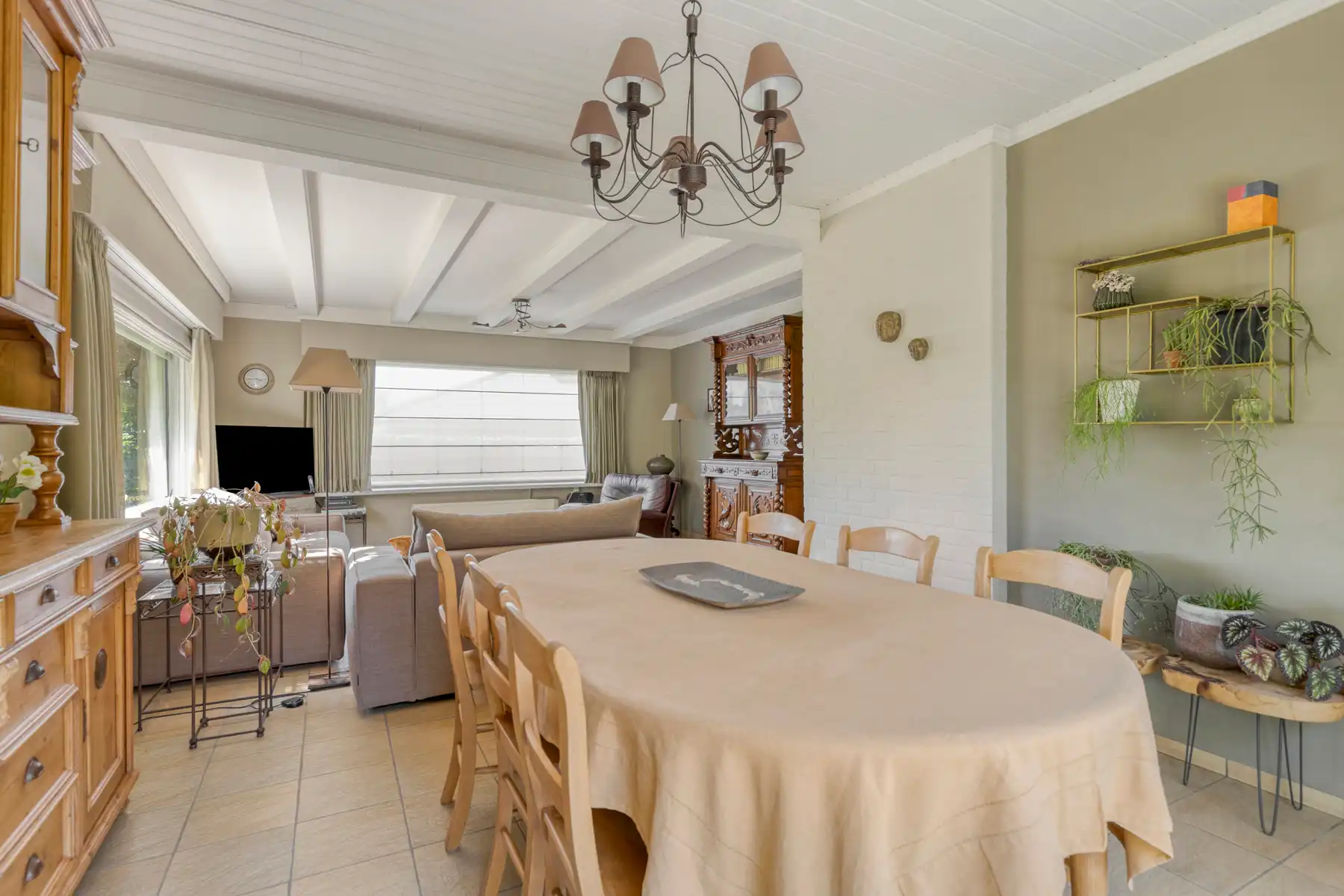 Leemans Immobiliën presenteert u deze charmante, instapklare bungalow, ideaal gelegen in het gegeerde Asse.  foto 6