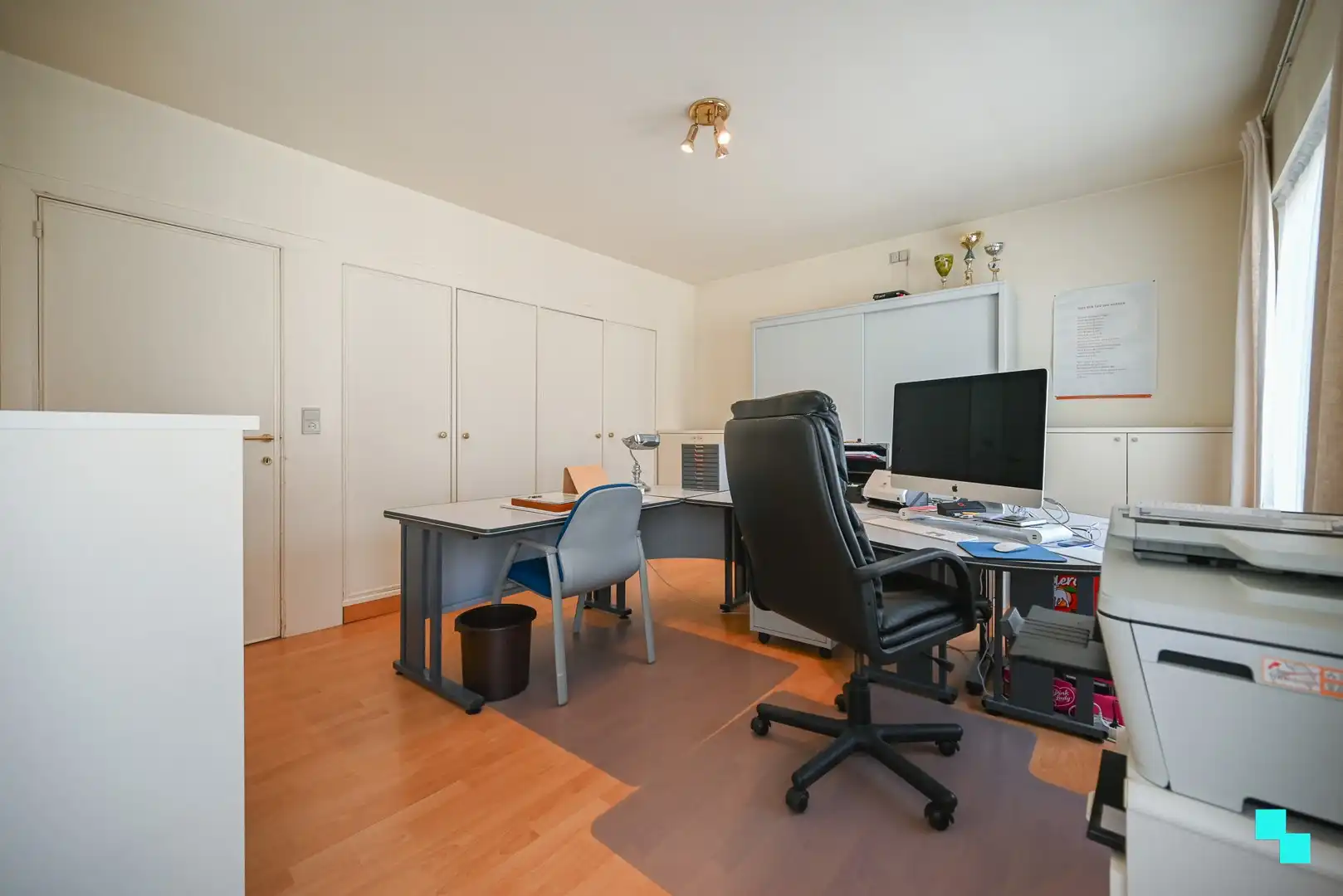 Zeer ruime woning met naastliggend interessant perceel te Izegem foto 22