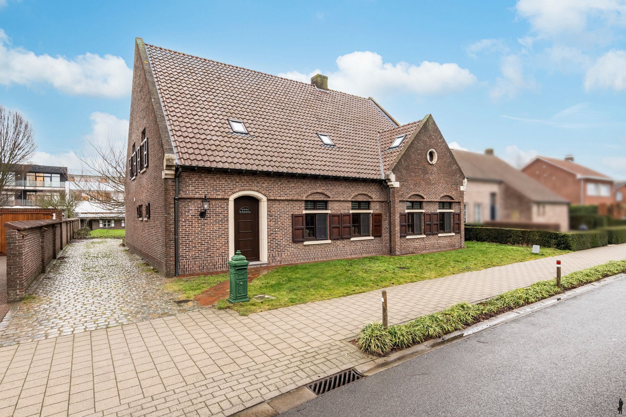 Grotendeels gerenoveerde villa met 4-5 slpk. in centrum Ravels foto 27