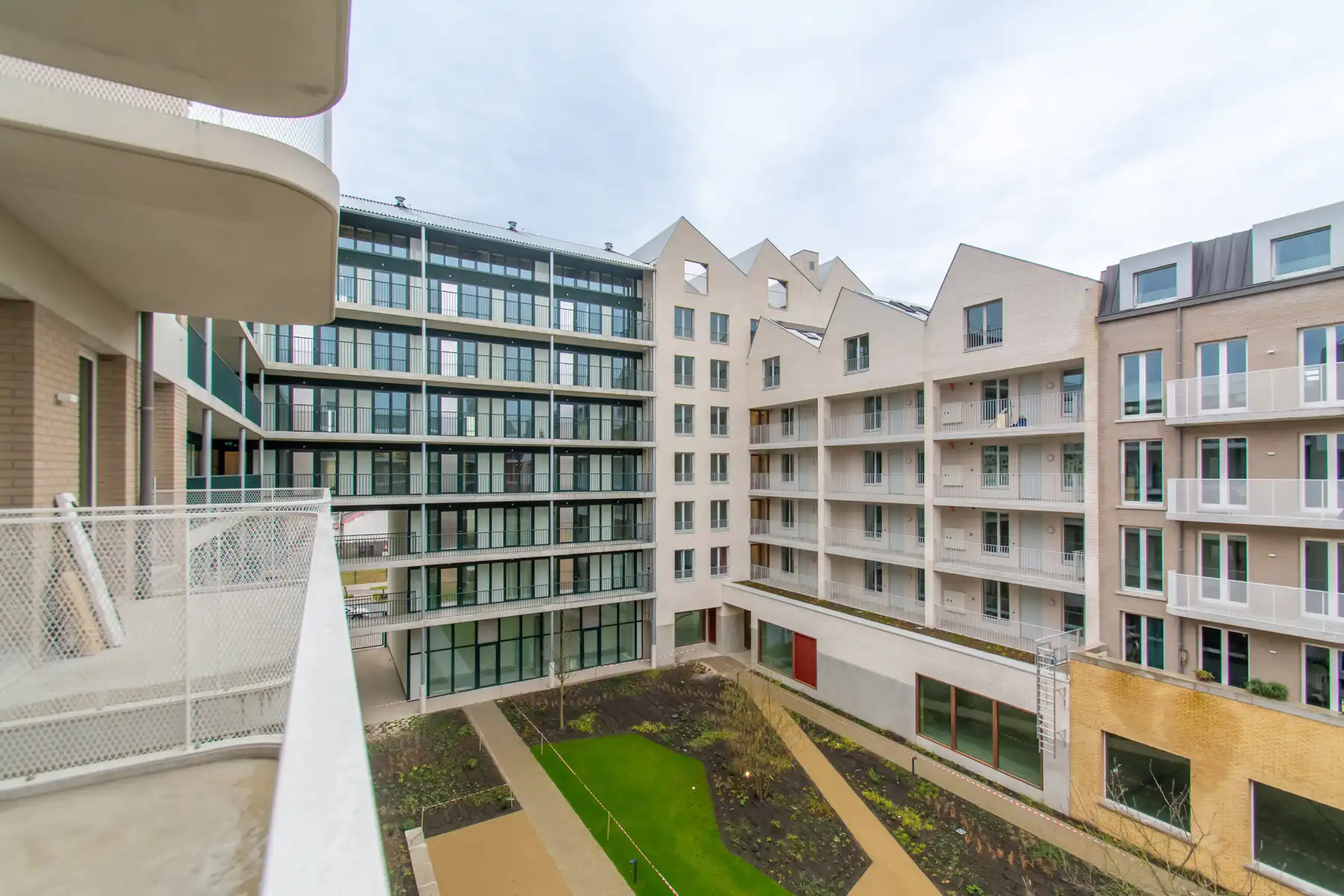 Lichtrijk nieuwbouwappartement met 2 slaapkamers en terras foto 6