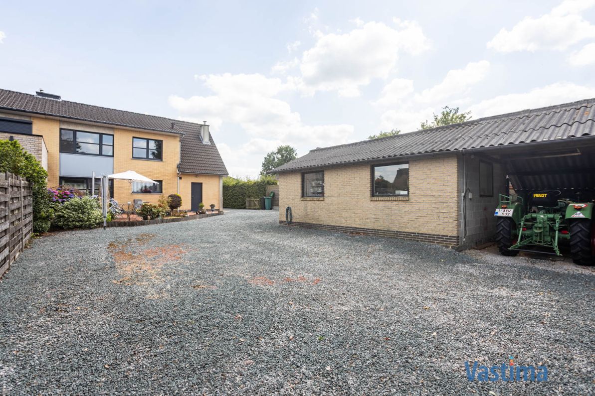 Halfopen gezinswoning met 3-4 slaapkamers en extra garage foto 30