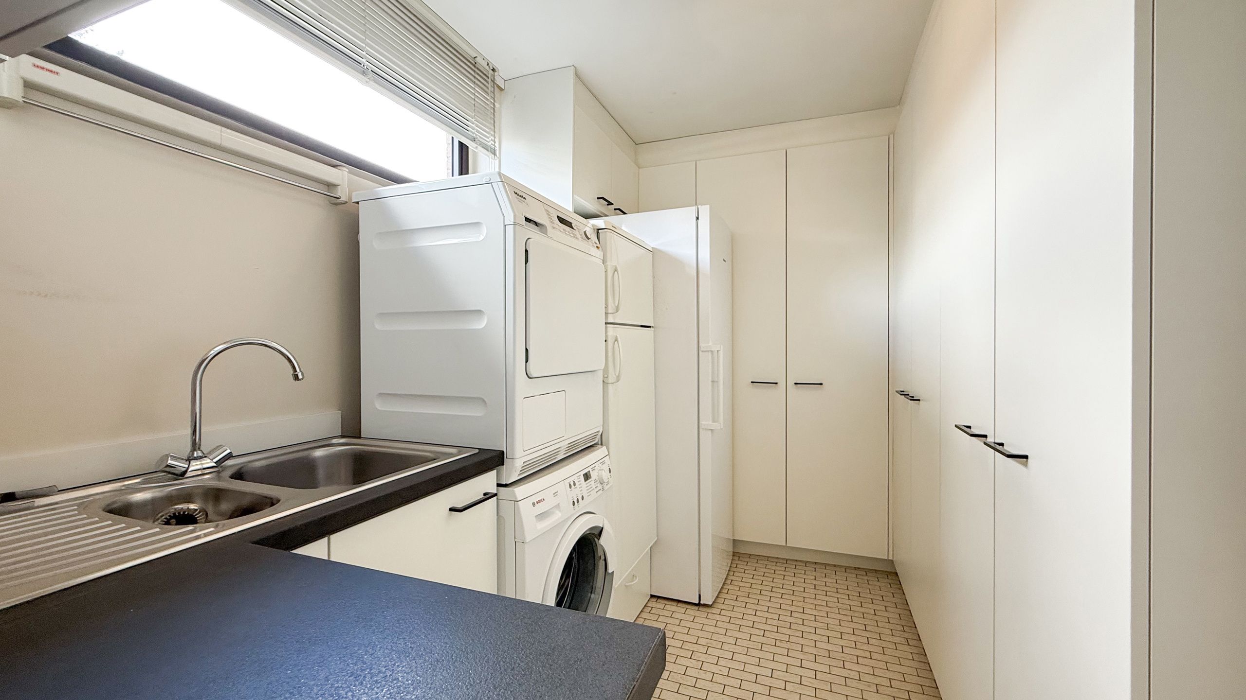 Ruim appartement met 2 slaapkamers en terras,met palletkachel foto 11