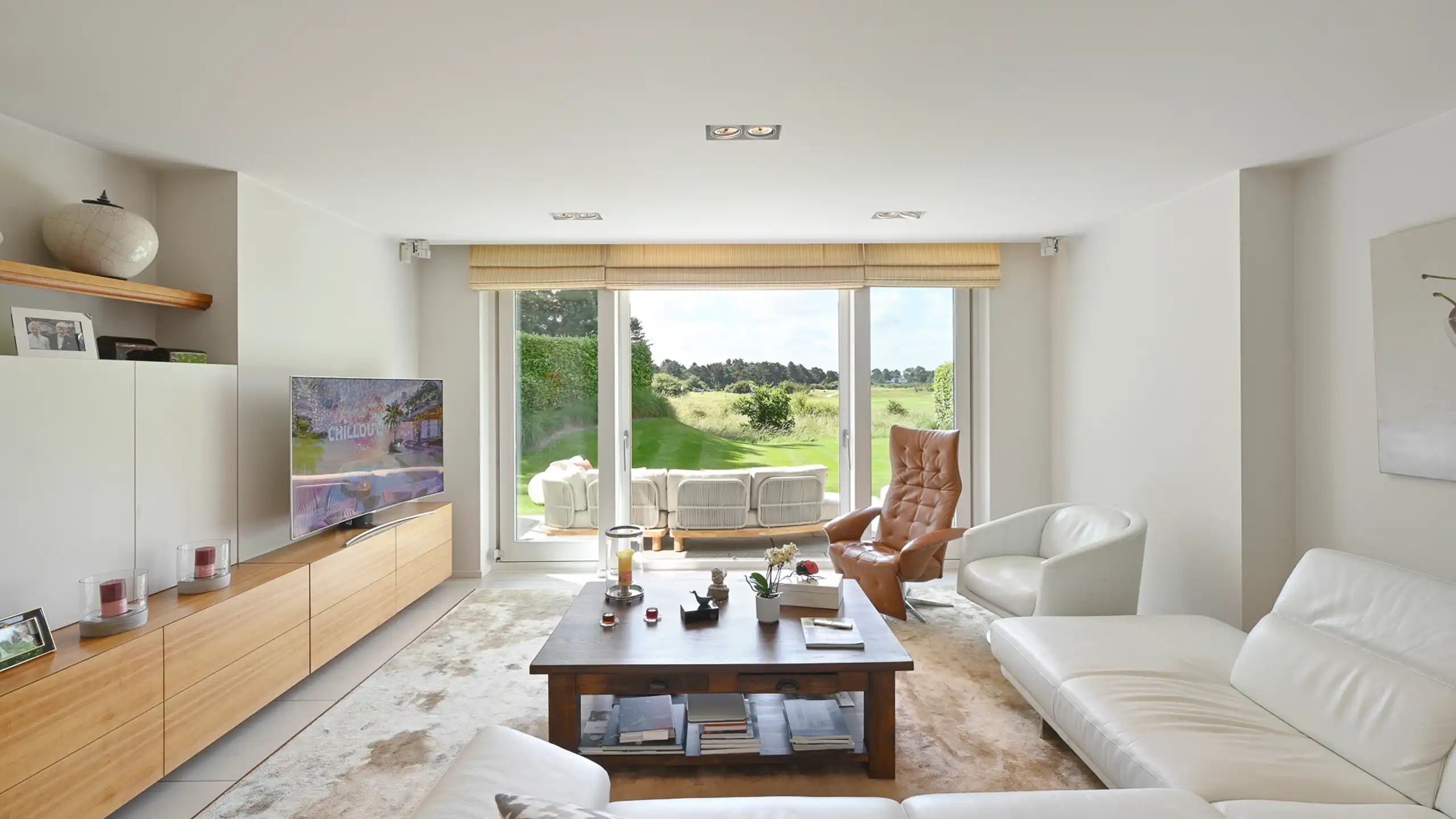 VILLA met panoramisch zicht en unieke ligging aan de golf... foto 13