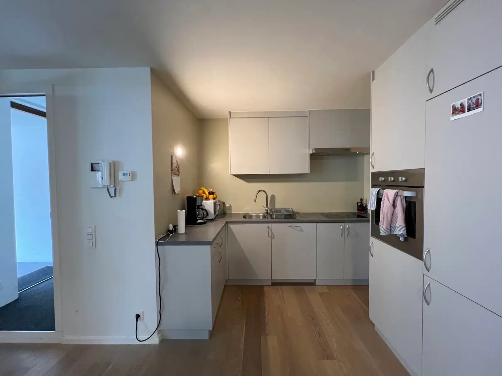 Modern appartement met 2 slpks, terras en autostaanplaats foto 6