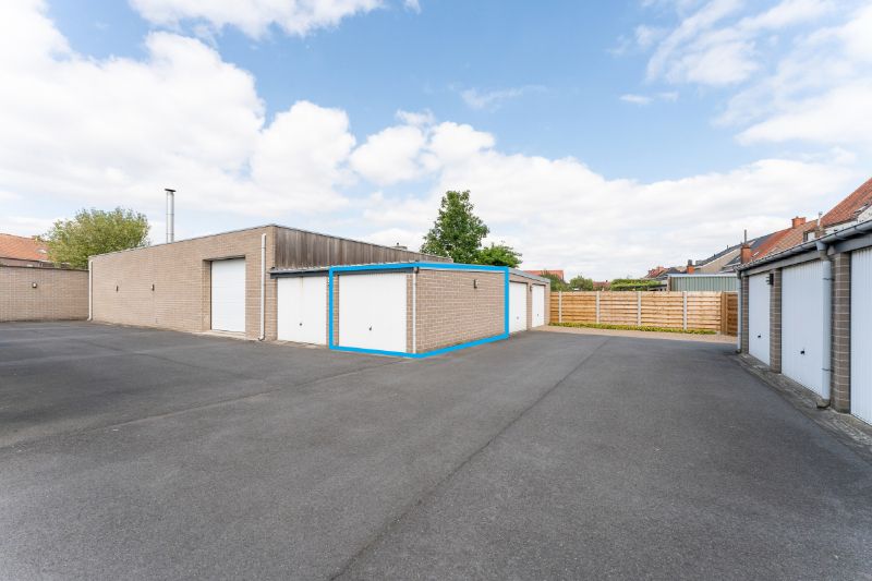 Roeselare-stadskern. Recent en prachtig tweeslaapkamerappartement gelegen op de 2de verdieping. Kleine residentie. Op wandelafstand van alles. Unieke vergezichten ! foto 13