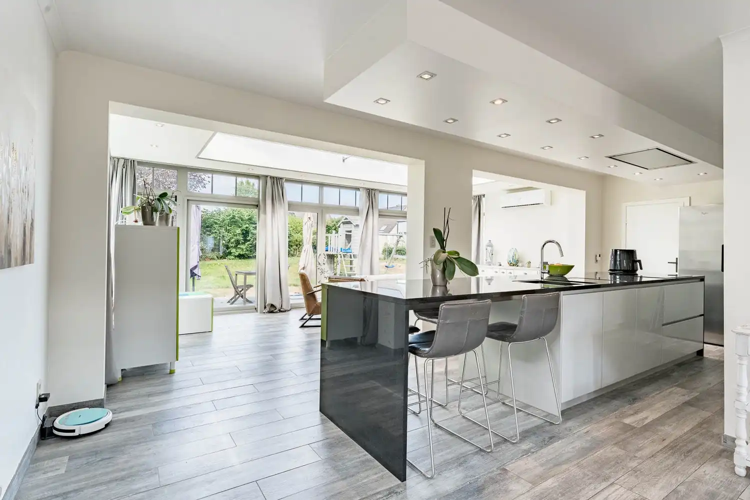 Gerenoveerde woning met 3 slaapkamers, een garage en een west georiënteerde tuin in een autoluwe woonwijk te Bierbeek! foto 4