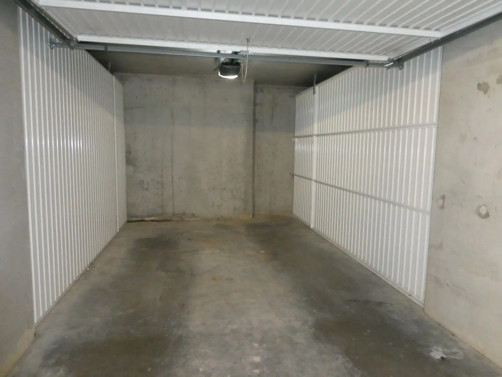 GESLOTEN GARAGEBOX foto 3