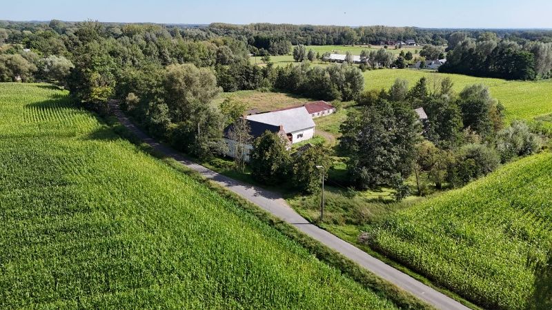 Exclusief 17e eeuws landgoed met bijgebouwen en slotgracht op 1 ha foto 24