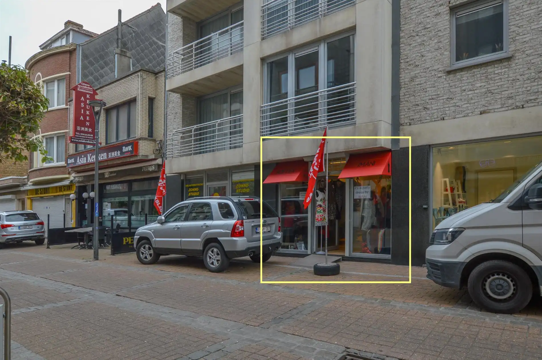 Goed gelegen handelsruimte/winkelruimte in het toeristisch centrum van Bredene aan zee foto {{pictureIndex}}