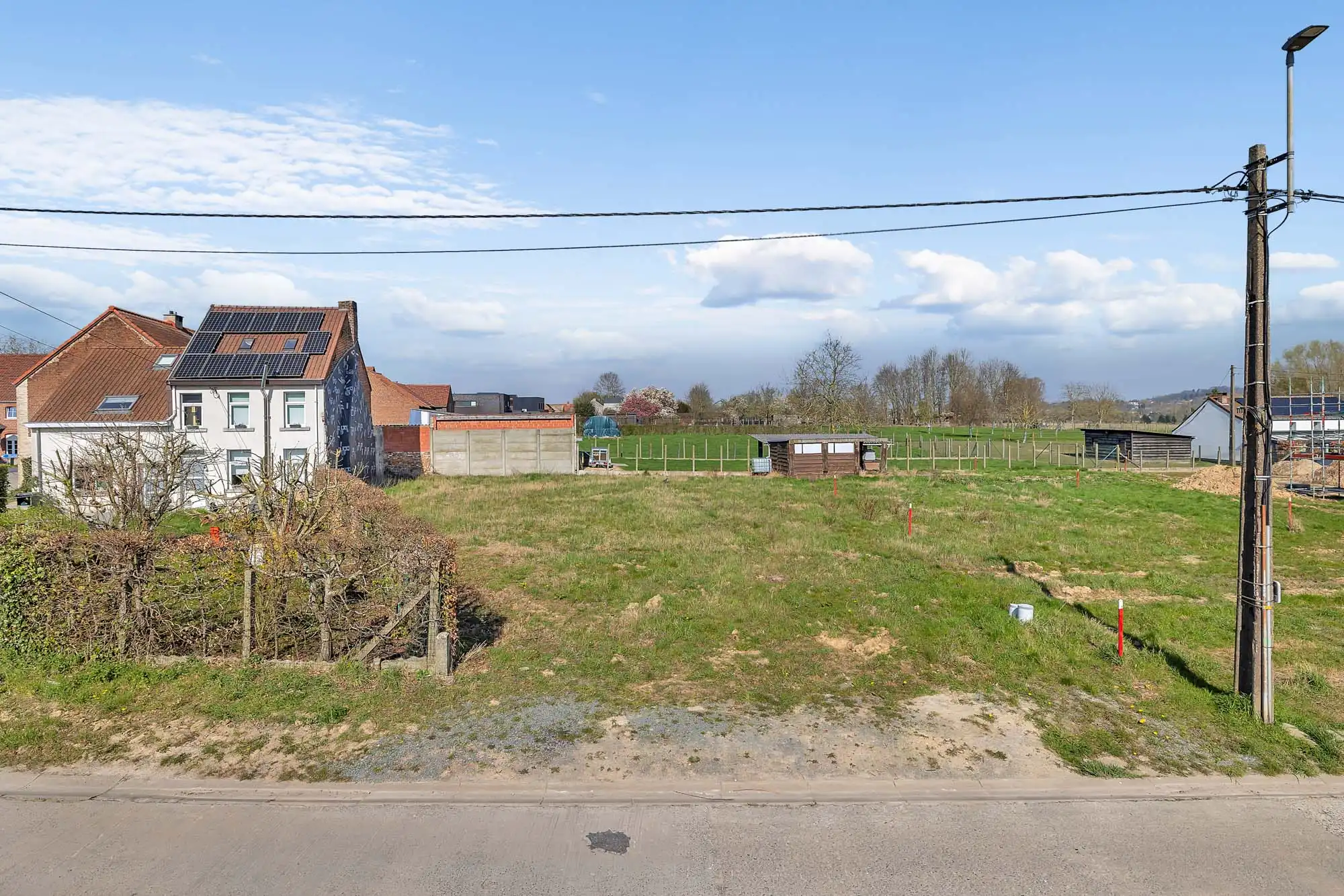 Rustig gelegen bouwgrond voor open bebouwing te Meerbeke foto {{pictureIndex}}