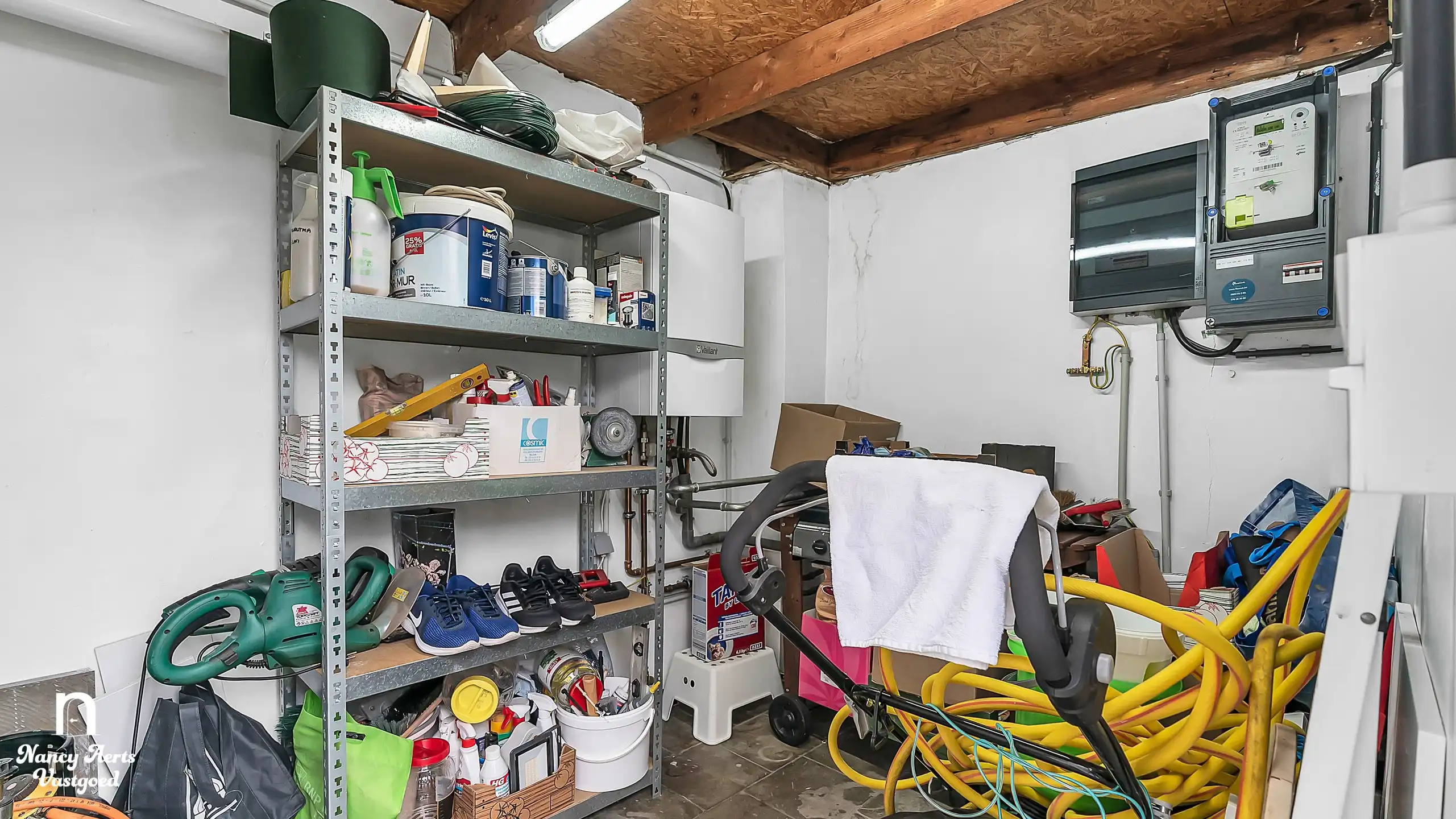 Gerenoveerde woning met 4 slaapkamers, tuin en leefkeuken foto 26