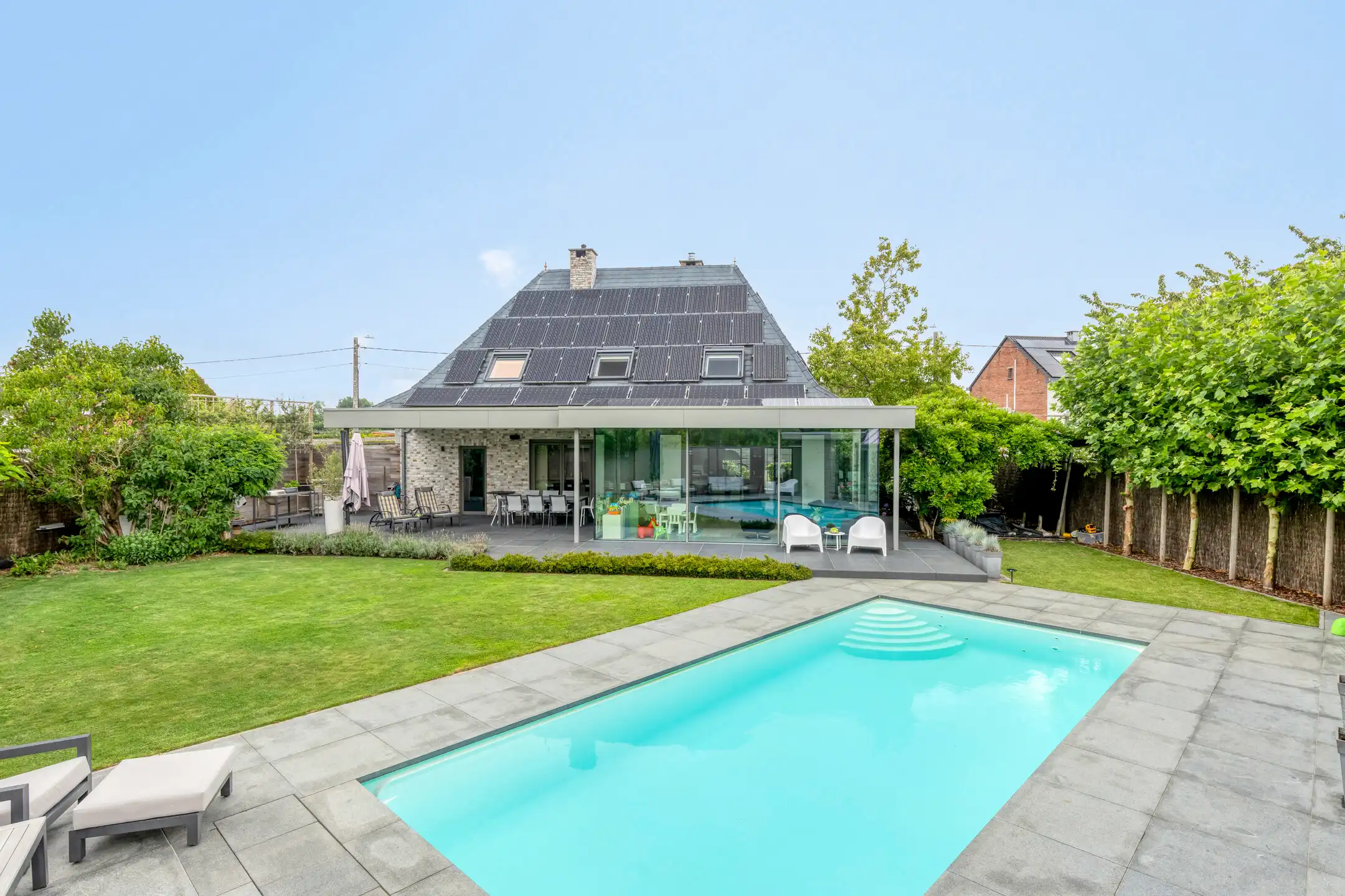 Stijlvolle villa met zwembad in Zemst foto {{pictureIndex}}