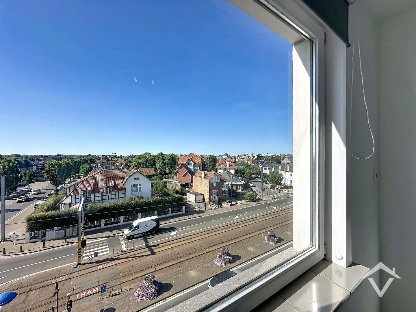 VOLLEDIG VERNIEUWD APPARTEMENT MET AUTOSTAANPLAATS OP EEN TOPLOCATIE IN KOKSIJDE foto 18
