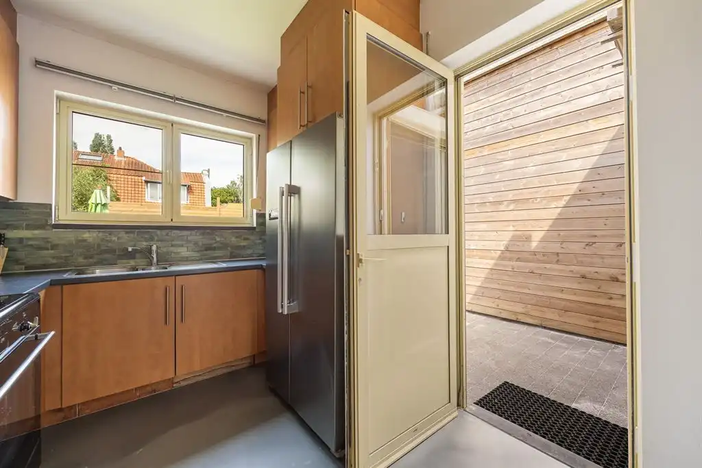Instapklare woning met zonnige tuin dichtbij Rivierenhof foto 11