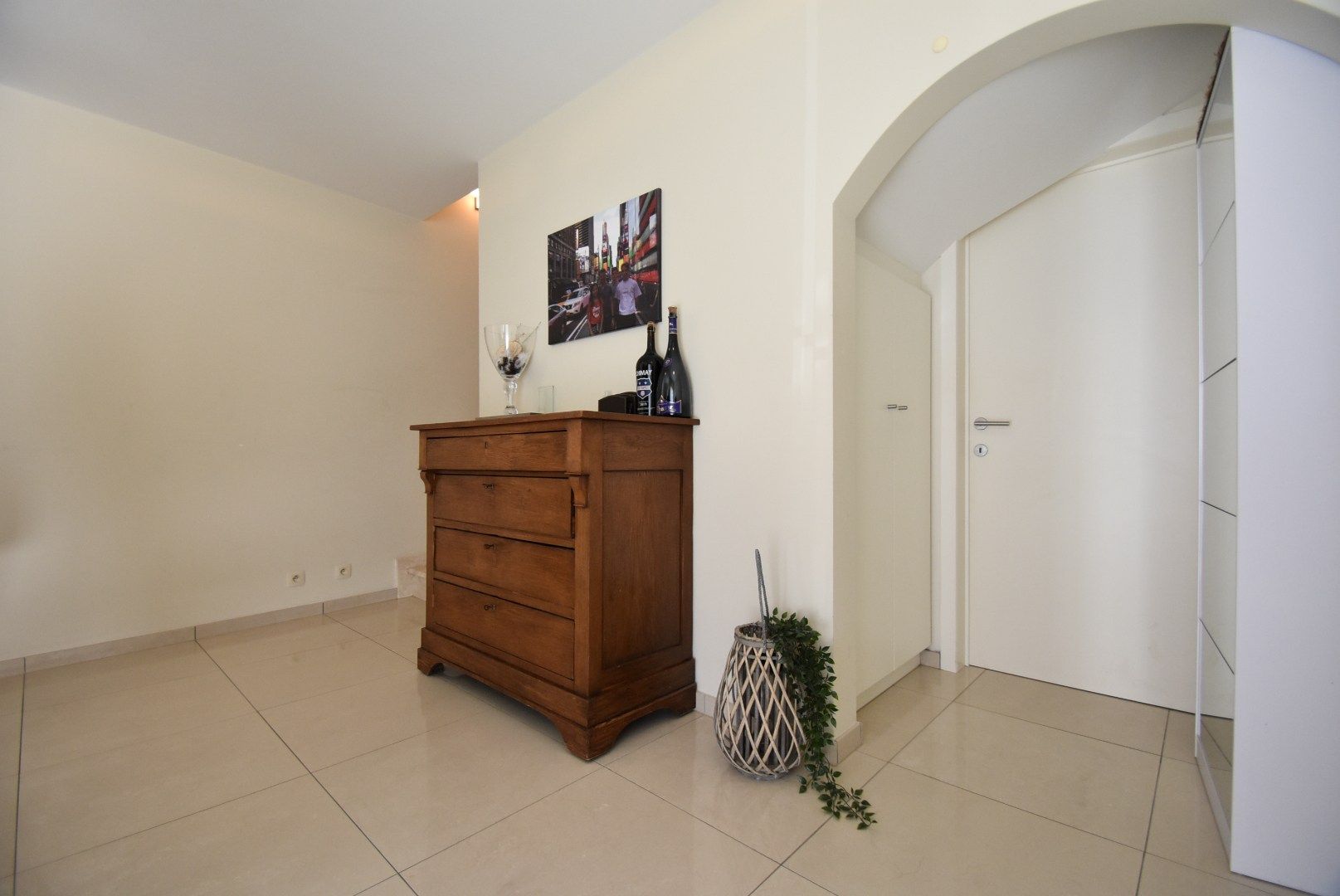 Zeer nette en ruime stadswoning/duplex-appartement met inpandige garage in hartje Bilzen foto 5
