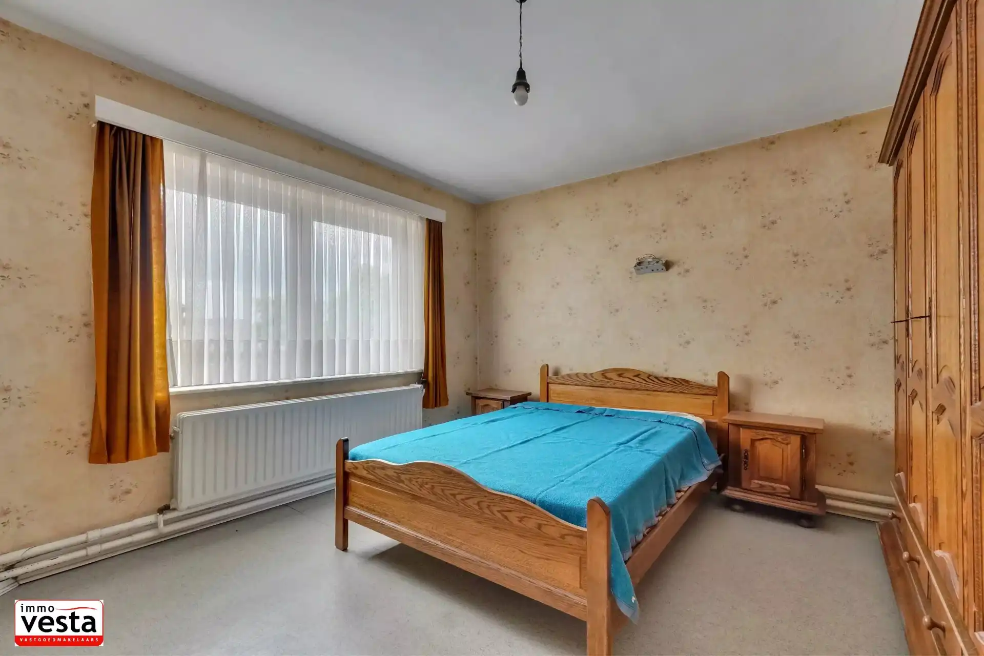 Ruime, centraal gelegen woning met renovatiepotentieel foto 17