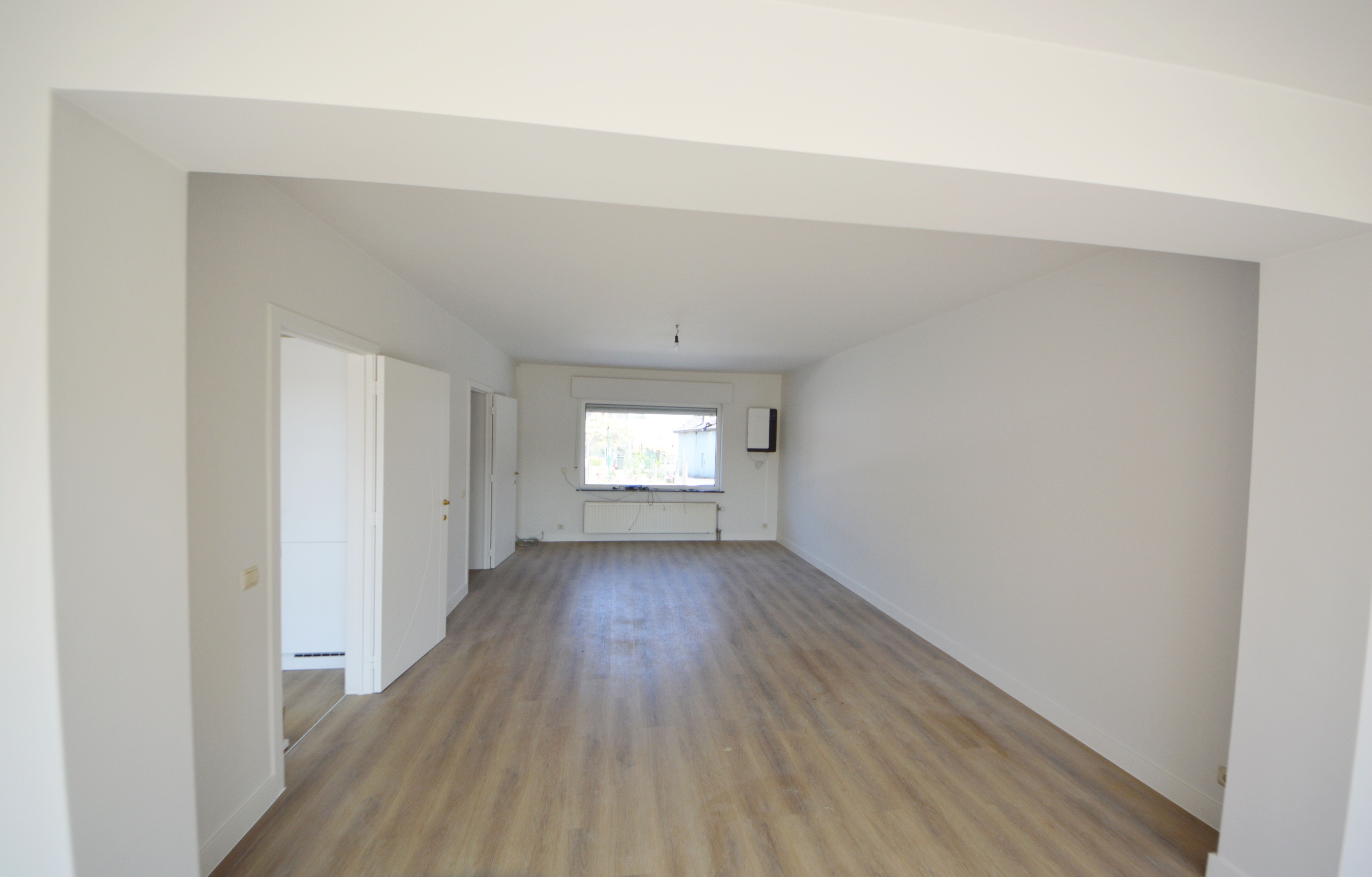 COMPLEET GERENOVEERDE WONING MET GROTE TUIN foto 4
