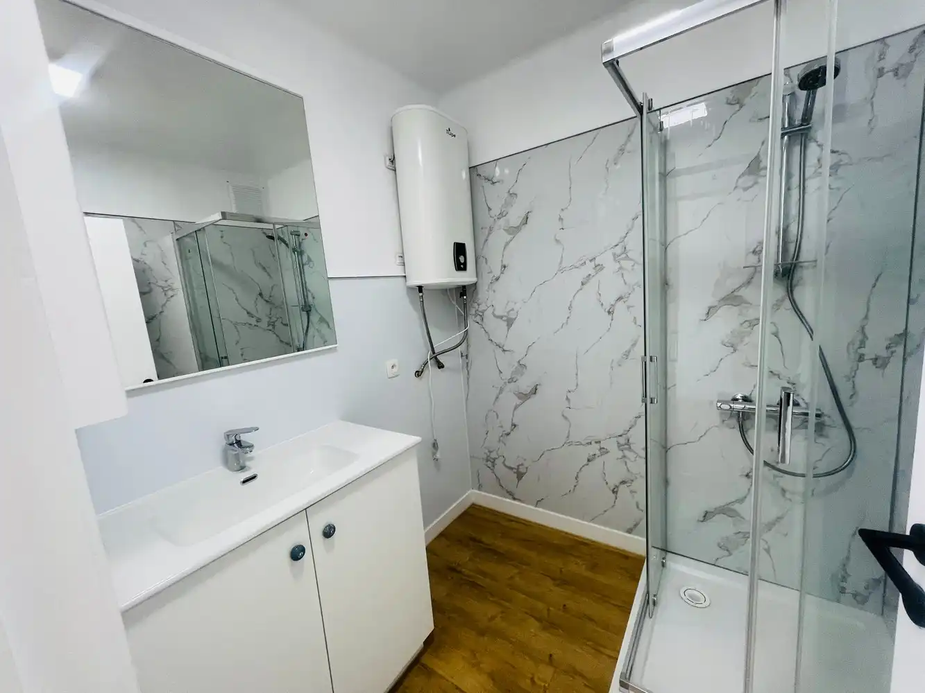 Brugge Kristus Koning  Leuk zonnig lichtrijk appartement met 2 slaapkamers Totaal vernieuwd ! foto 8