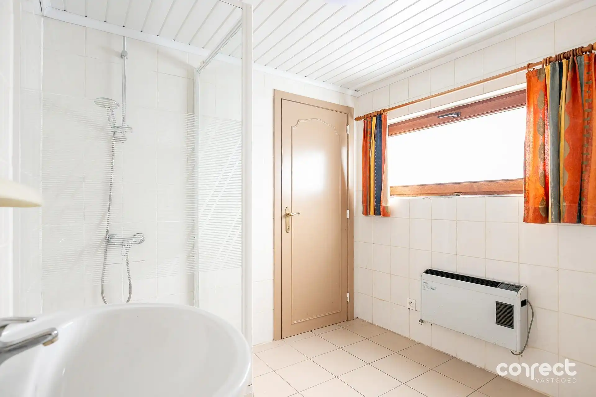 Rustig gelegen woning met 3 slaapkamers, ruime zolder en tuin. foto 8