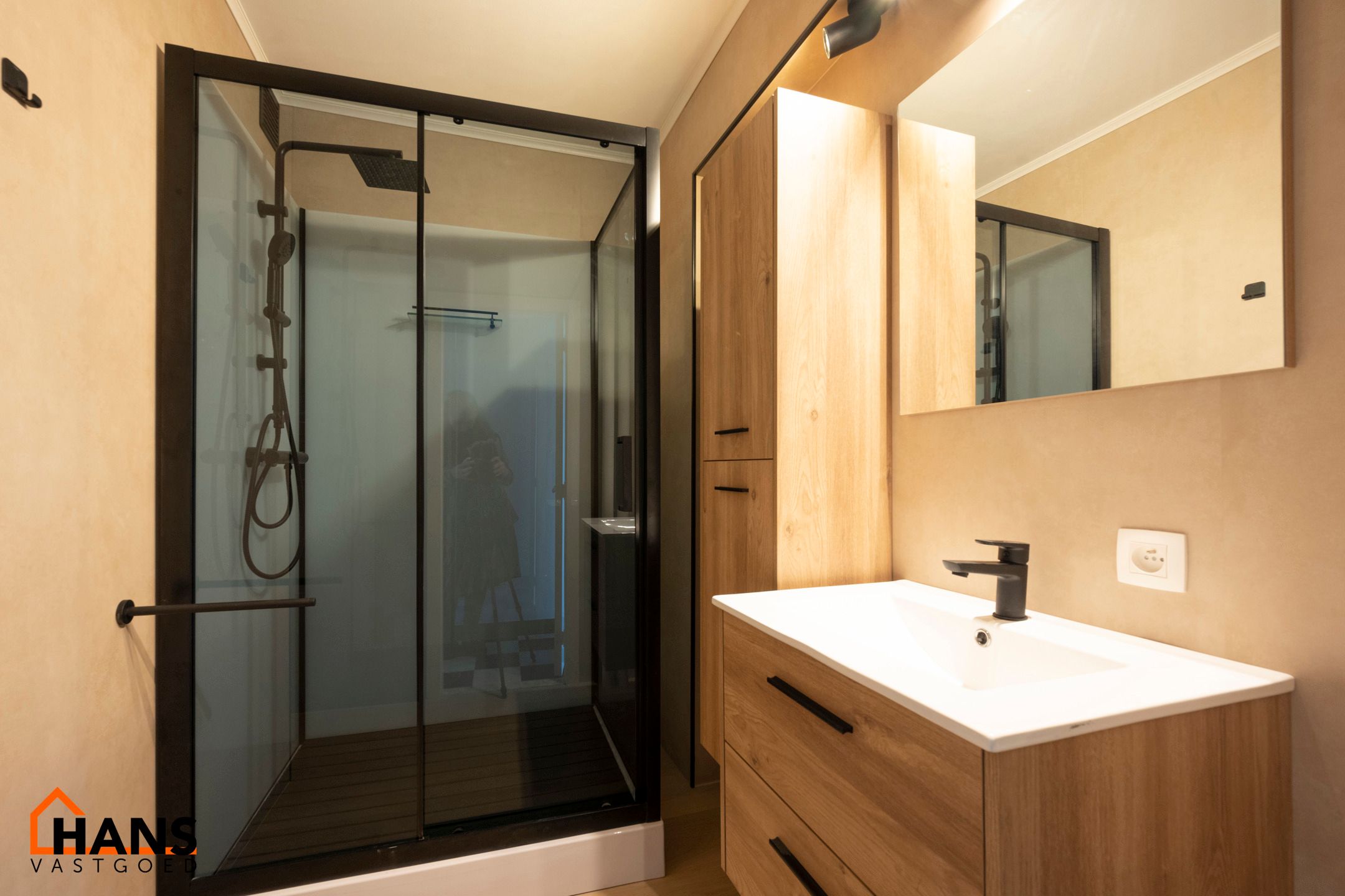 Opgefrist 3-slaapkamer appartement foto {{pictureIndex}}