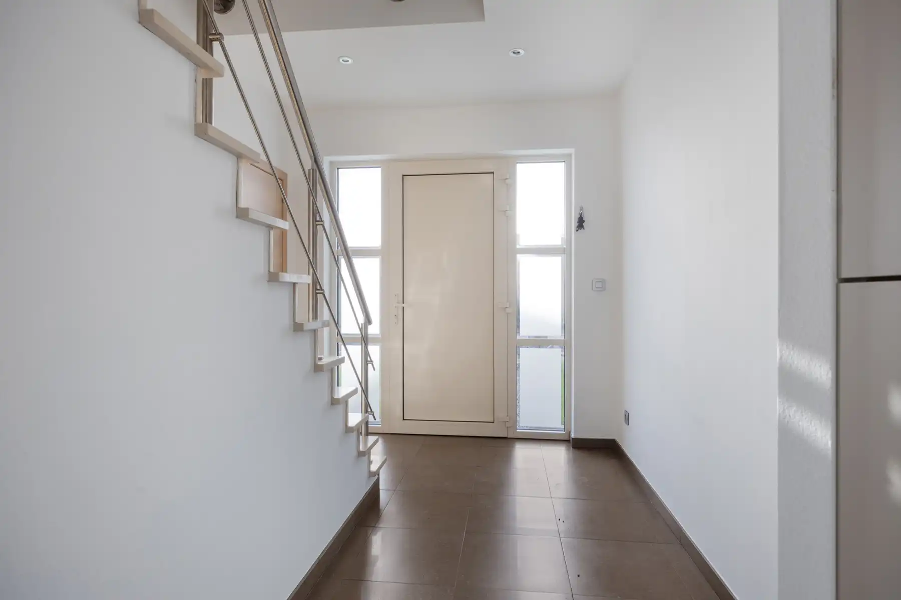 Luxueuze woning met 4/5 slpk. op 11a90ca in Neeroeteren.  foto 3