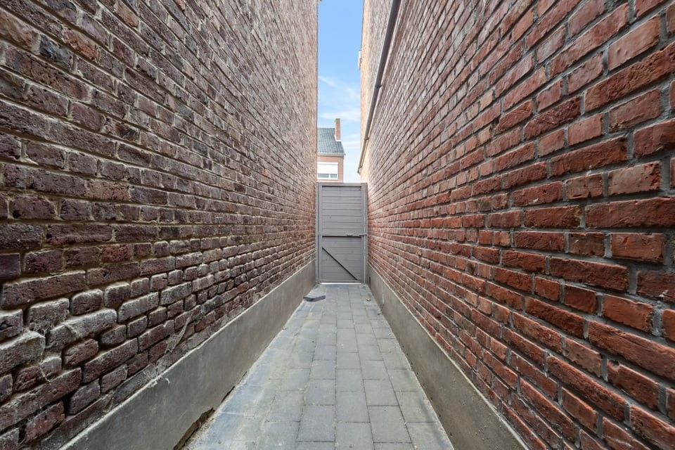 RUIME, INSTAPKLARE WONING MET 4 SLAAPKAMERS EN EEN ZONNIGE TUIN TE HEERS foto 16