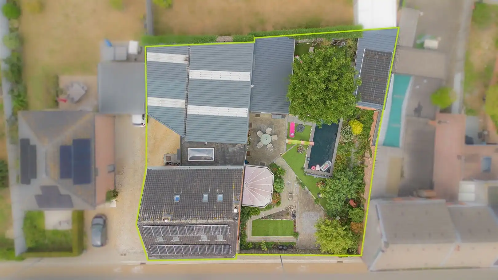 Volledig gerenoveerde woning met zwemvijver en ruime garage foto 32
