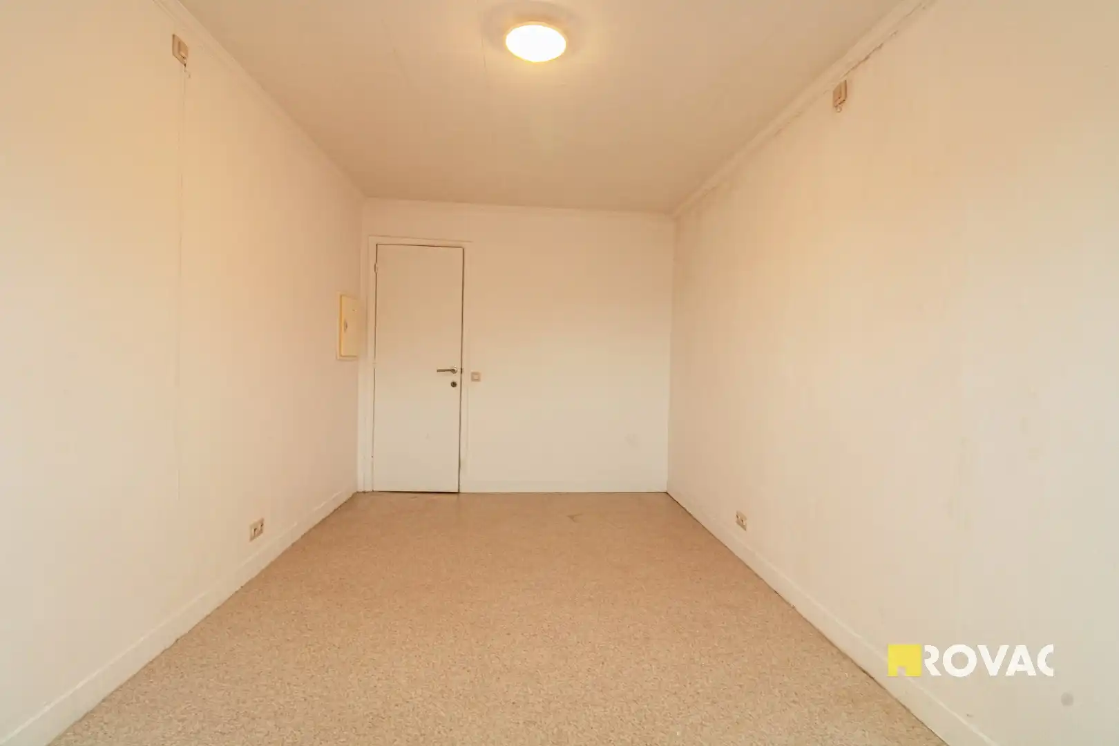 Éénslaapkamer appartement op de 2e verdieping met garage - gelegen op 500 meter van centrum!  foto 9