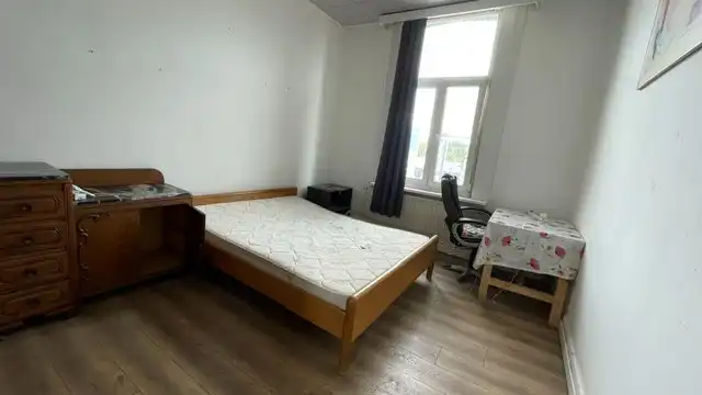 Te renoveren woning met magazijn en inrijpoort foto 18