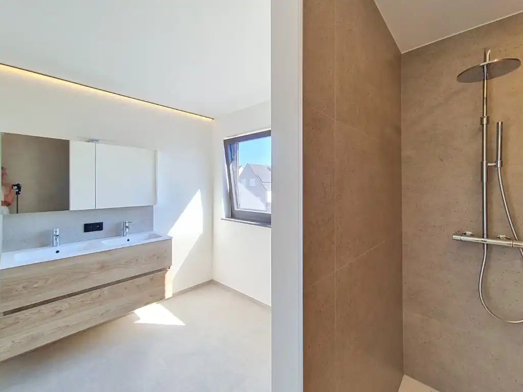 Nieuwbouwwoning met 3 slpk en polyvalente ruimte foto 9