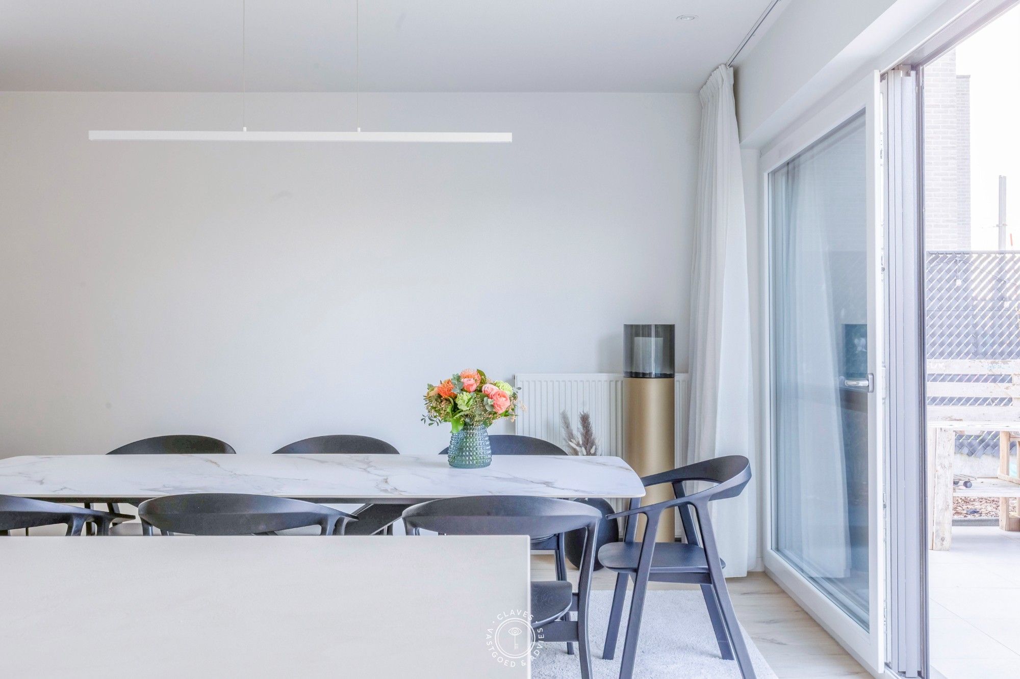 Instapklaar genieten in een moderne woning met tuin en zwembad foto 12