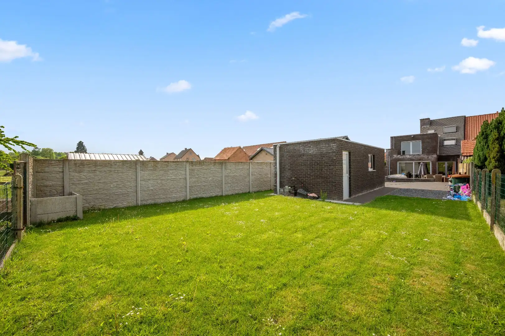 Mooie instapklare woning met tuin, terras, garage en 4 slpks foto 3
