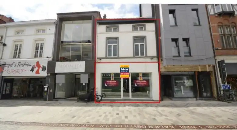 COMMERCIEEL GEBOUW MET POTENTIEEL KATTESTRAAT foto {{pictureIndex}}
