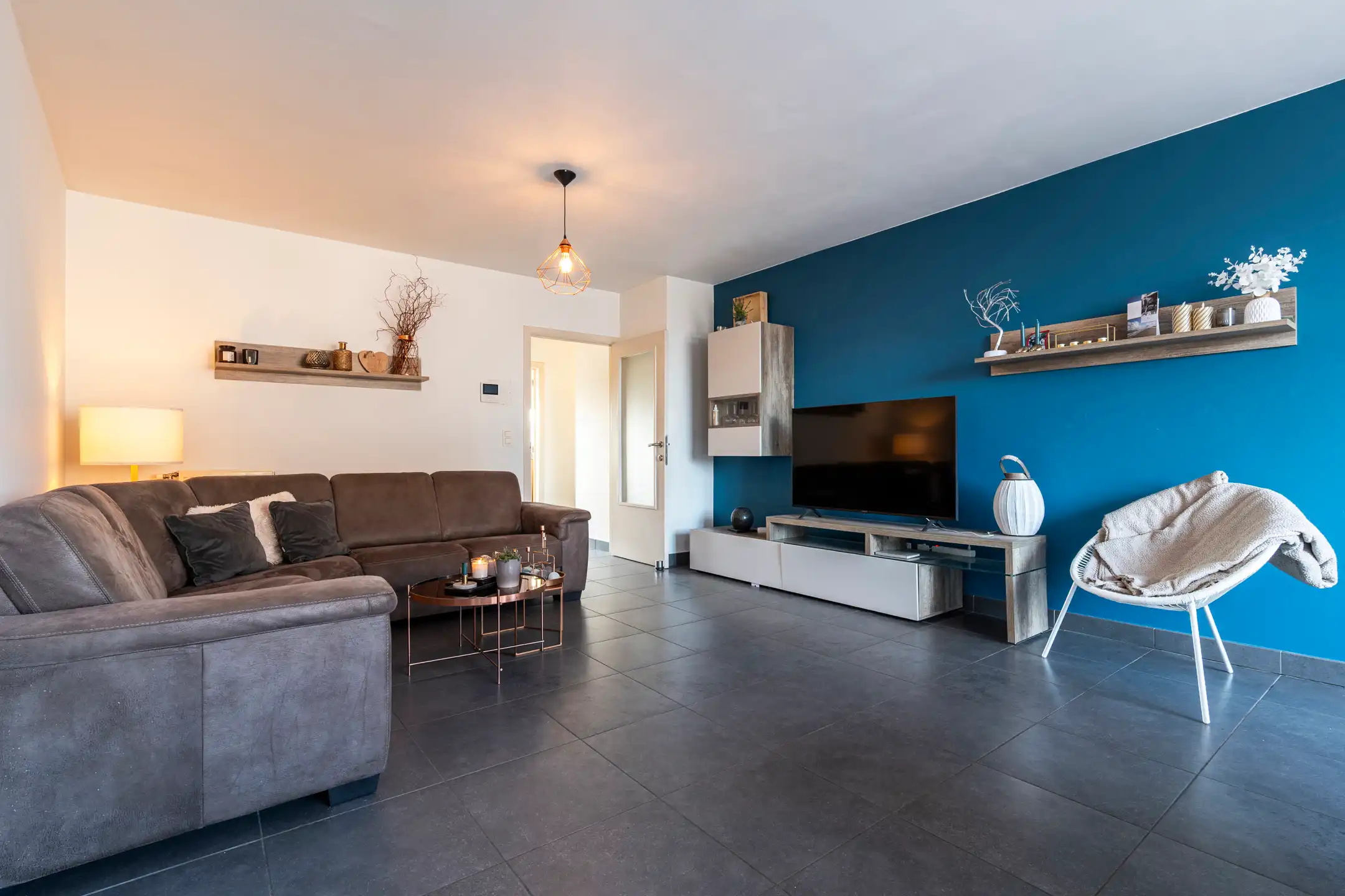 Uitstekend 2 slpk. appartement met kelderberging en private garage foto 4