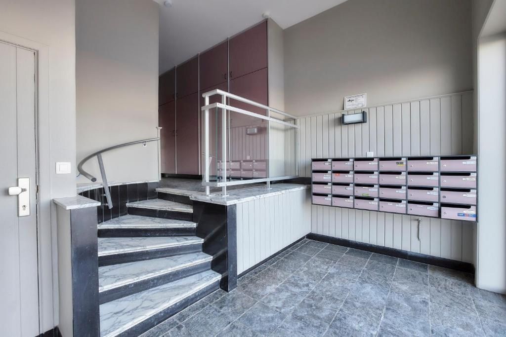 INSTAPKLARE STUDIO MET SCHITTEREND ZICHT OP ZEE  foto 26